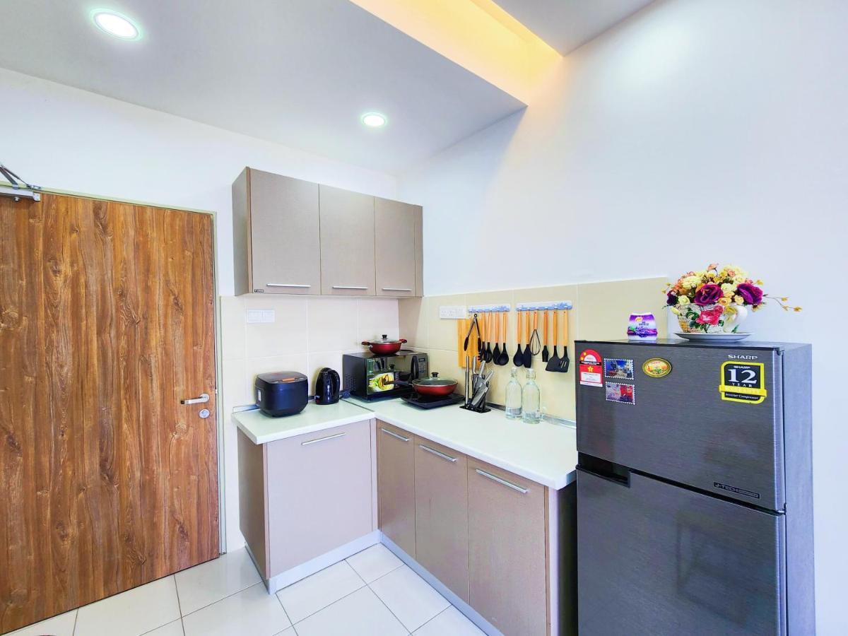 Klia Lili Residensi 5 Plus 2 Pax With Splendid Pool Nilai Exterior photo
